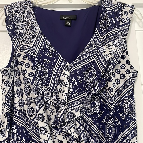 Dress - Picture 2 of 9